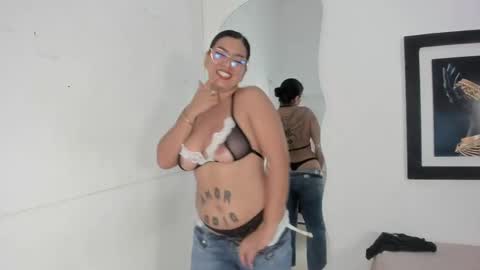 Snapshot of emilyy_cooperr chatting on 10-04-25, 01:31 emilyy_cooperr online show from 10-04-25, 01:31