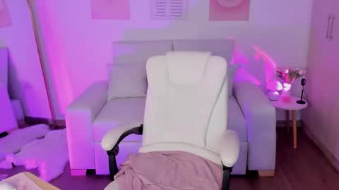 Emily  online show from 11-08-25, 09:24