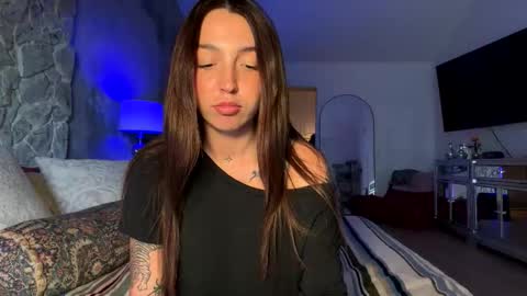 Snapshot of emilyyyt chatting on 04-21-26, 10:12 Emily online show from 04-21-26, 10:12