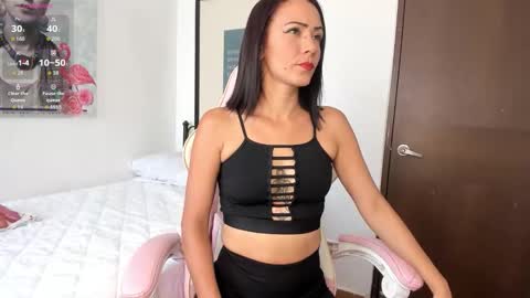 L i a    time online 7am - 1pm Gtm-5  online show from 11-06-25, 06:09