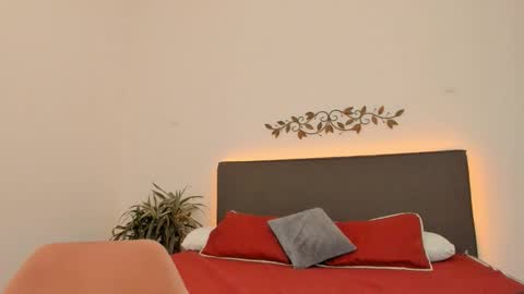 Snapshot of emma_1025 chatting on 03-04-25, 11:00 emma  online show from 03-04-25, 11:00