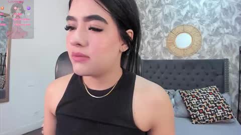 Snapshot of emma_1025 chatting on 10-07-25, 12:02 emma  online show from 10-07-25, 12:02