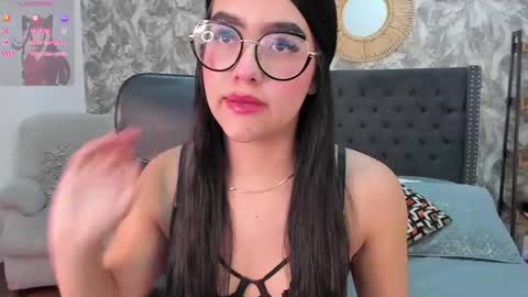 Snapshot of emma_1025 chatting on 10-11-25, 01:09 emma  online show from 10-11-25, 01:09