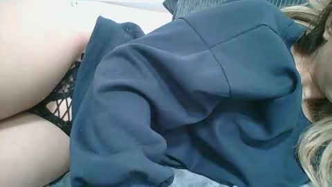 Snapshot of emma_991 chatting on 12-01-25, 11:15 emma_991 online show from 12-01-25, 11:15