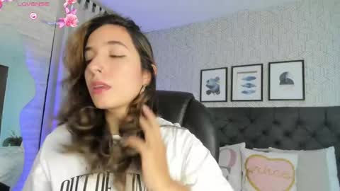 Snapshot of emma__smith01 chatting on 02-18-25, 12:28 Emma online show from 02-18-25, 12:28