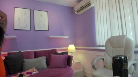 Snapshot of emma__walkerr_ chatting on 02-08-25, 07:05 emma__walkerr_ online show from 02-08-25, 07:05