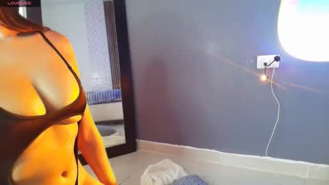 Snapshot of emma_and_aysha chatting on 11-11-25, 10:32 emma_and_aysha online show from 11-11-25, 10:32