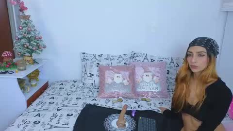 Snapshot of emma_blue_ chatting on 12-14-24, 04:34 Emma Blue modelo independiente online show from 12-14-24, 04:34
