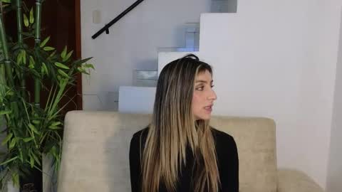 Snapshot of emma_blue_ chatting on 09-13-25, 04:01 Emma Blue modelo independiente online show from 09-13-25, 04:01