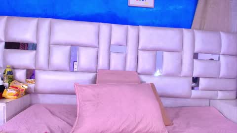 Snapshot of emma_curvy1 chatting on 09-23-25, 03:09 Emma online show from 09-23-25, 03:09