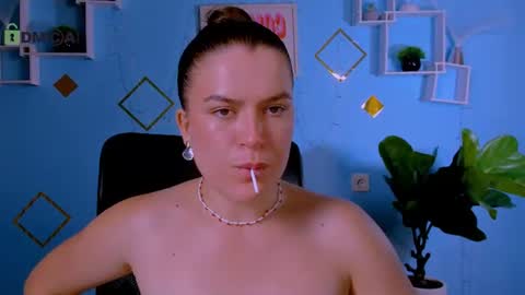 emma_dark_ online show from 07-12-26, 09:22