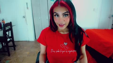Snapshot of emma_diva chatting on 06-01-26, 11:17 emma online show from 06-01-26, 11:17