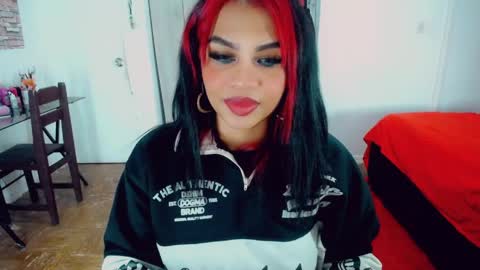 Snapshot of emma_diva chatting on 06-10-26, 01:50 emma online show from 06-10-26, 01:50