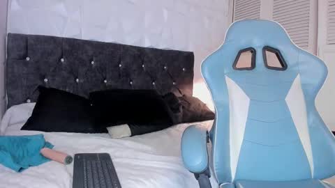 emma_dl2 online show from 03-07-25, 08:33