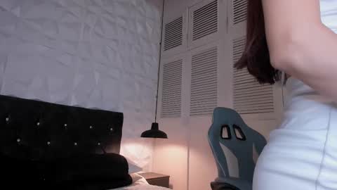 emma_dl2 online show from 03-09-25, 05:28