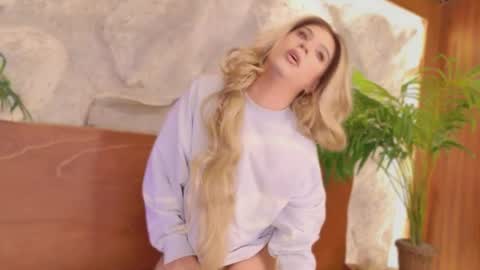 Snapshot of emma_dragon chatting on 03-31-26, 05:08 emma_dragon online show from 03-31-26, 05:08