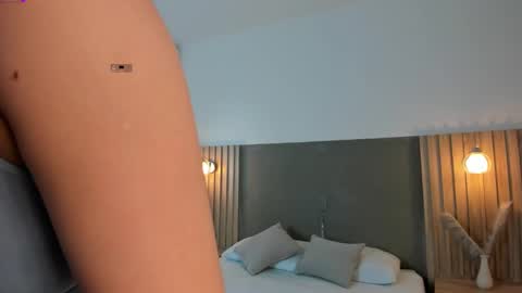 E M M A online show from 10-12-25, 02:21