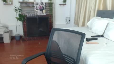 Snapshot of emma_hassani chatting on 05-09-26, 04:34 Tell me Emma online show from 05-09-26, 04:34