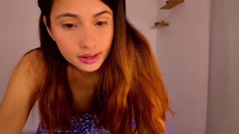 Snapshot of emma_hg1 chatting on 02-13-25, 04:00 the girl of your dreams online show from 02-13-25, 04:00