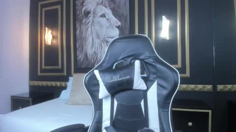 Snapshot of emma_hiltonn_ chatting on 02-25-26, 02:10 E M M A online show from 02-25-26, 02:10