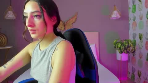 Snapshot of emma_hiltonn_ chatting on 03-05-26, 02:18 E M M A online show from 03-05-26, 02:18