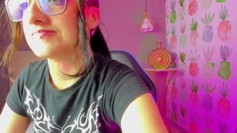 Snapshot of emma_hiltonn_ chatting on 03-11-26, 02:28 E M M A online show from 03-11-26, 02:28