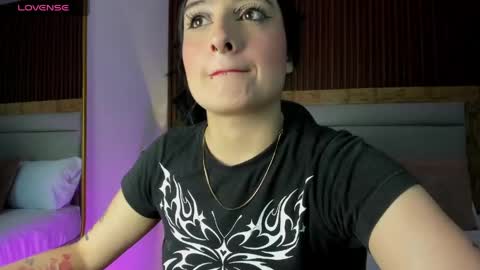 Snapshot of emma_hiltonn_ chatting on 05-12-26, 07:11 E M M A online show from 05-12-26, 07:11