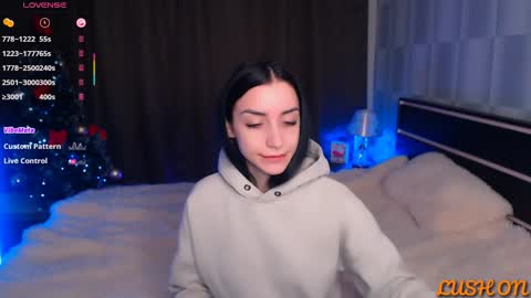 Snapshot of emma_jordan chatting on 02-06-25, 12:37 Emma online show from 02-06-25, 12:37