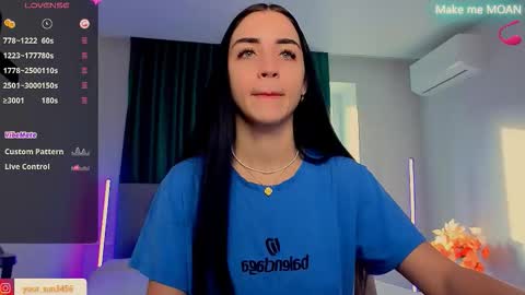 Snapshot of emma_jordan chatting on 11-23-25, 10:48 Emma online show from 11-23-25, 10:48