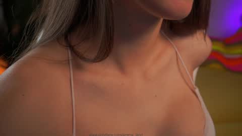 Snapshot of emma_land chatting on 12-18-25, 07:20 online show from 12-18-25, 07:20