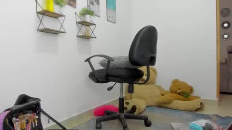 whises lits        online show from 12-17-25, 06:03