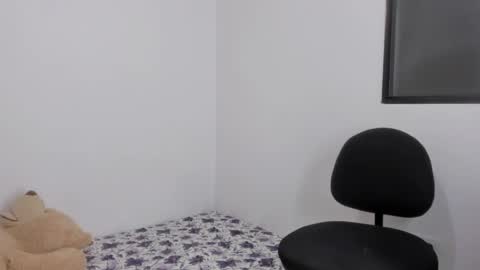 Snapshot of emma_lean chatting on 05-23-26, 02:06 whises lits online show from 05-23-26, 02:06