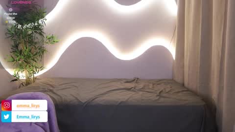 Snapshot of emma_lirys chatting on 11-19-25, 04:23 Emma online show from 11-19-25, 04:23