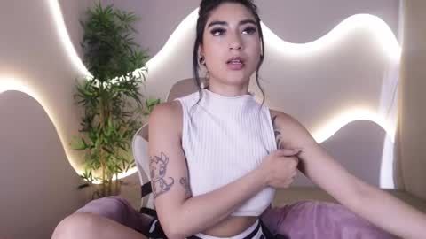 Snapshot of emma_lirys chatting on 11-27-25, 05:04 Emma online show from 11-27-25, 05:04