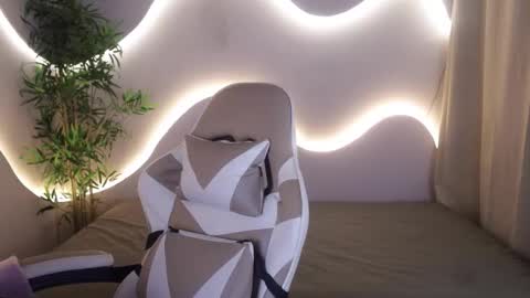 Snapshot of emma_lirys chatting on 11-28-25, 05:21 Emma online show from 11-28-25, 05:21