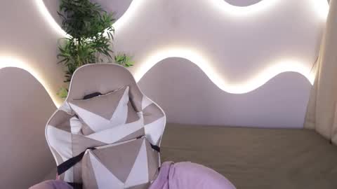 Snapshot of emma_lirys chatting on 11-29-25, 04:26 Emma online show from 11-29-25, 04:26