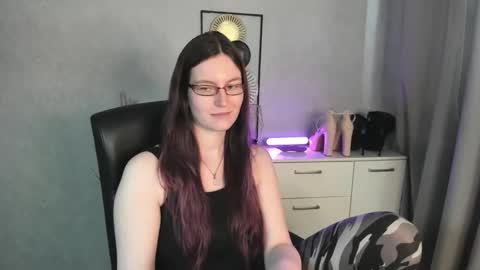 Snapshot of emma_lust94 chatting on 04-27-26, 05:33 emma online show from 04-27-26, 05:33