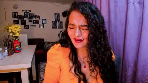 Snapshot of emma_luxy chatting on 01-14-26, 02:50 emma luxy online show from 01-14-26, 02:50