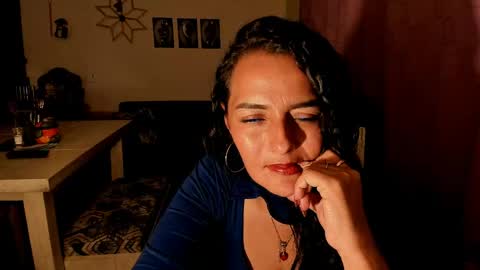 Snapshot of emma_luxy chatting on 05-29-26, 06:11 emma luxy online show from 05-29-26, 06:11