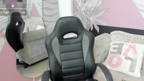 Snapshot of emma_petite4u chatting on 01-22-25, 03:07 Emma online show from 01-22-25, 03:07