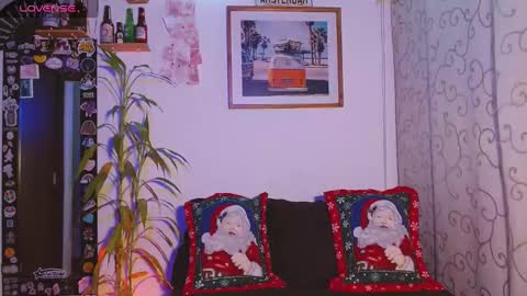 Snapshot of emma_pole_88 chatting on 12-15-24, 02:52 Sara Luna online show from 12-15-24, 02:52