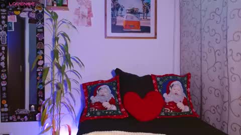 Snapshot of emma_pole_88 chatting on 12-18-24, 11:30 Sara Luna online show from 12-18-24, 11:30