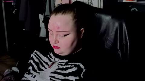 Snapshot of emma_razoom chatting on 10-31-25, 09:16 Emma Razumovskaya online show from 10-31-25, 09:16