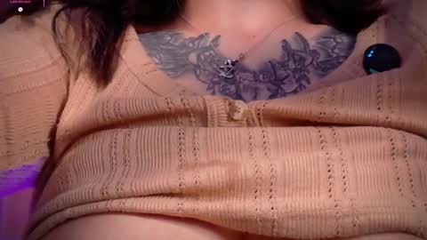 Snapshot of emma_rouse69 chatting on 11-12-25, 06:19 Emma Rouse Independent Model online show from 11-12-25, 06:19