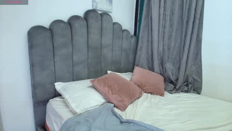 Snapshot of emma_saenz01 chatting on 05-08-26, 01:33 emma_saenz01 online show from 05-08-26, 01:33