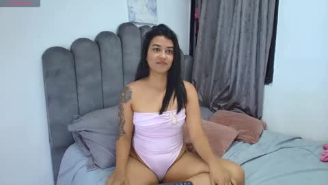 Snapshot of emma_saenz01 chatting on 05-12-26, 06:43 emma_saenz01 online show from 05-12-26, 06:43