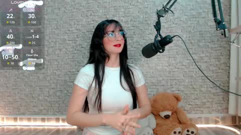 Snapshot of emma_unu chatting on 05-19-26, 02:51 Emma online show from 05-19-26, 02:51