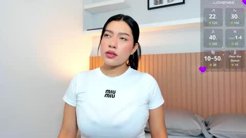 Snapshot of emma_walton_ chatting on 11-15-25, 11:40 online show from 11-15-25, 11:40