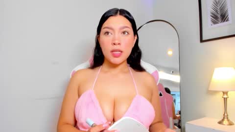 Snapshot of emma_walton_ chatting on 12-22-25, 11:51 online show from 12-22-25, 11:51