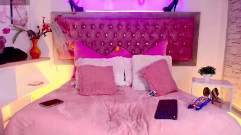 Snapshot of emma_wilder chatting on 11-08-25, 08:29 neko online show from 11-08-25, 08:29